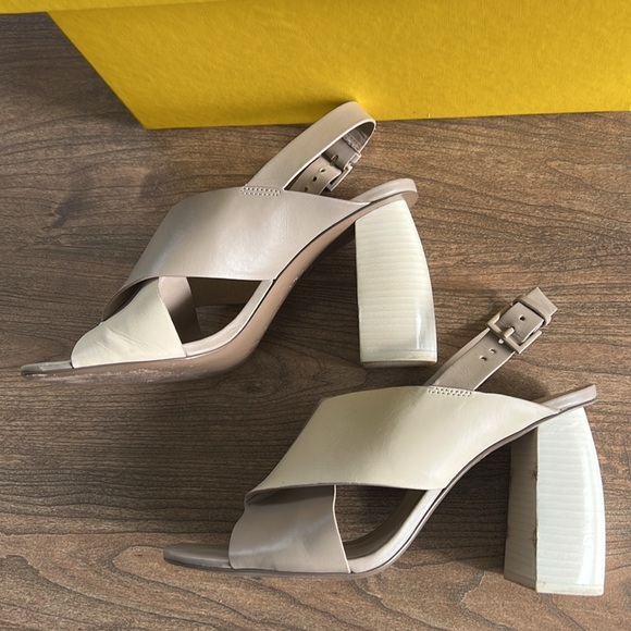 Mercedes Castillo healed dress sandals in sandstone/ivory smooth calf size 8 - Picture 2 of 11